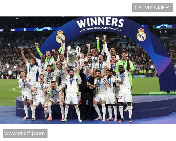 世界首位足球球星的传奇故事与历史地位解析